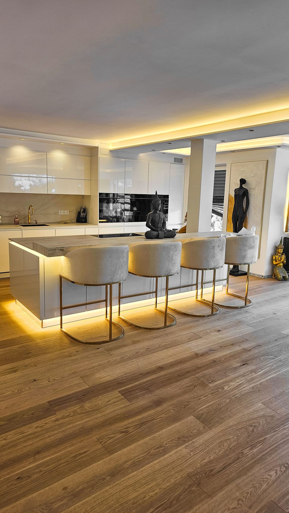 Luxury Apartment | Private kitchen | Full-size fridge, microwave, oven, stovetop