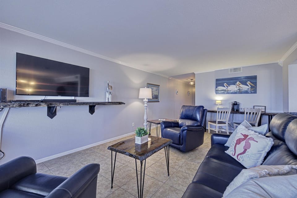 Modern & Elegant Newly Remodeled Island Condo (433)