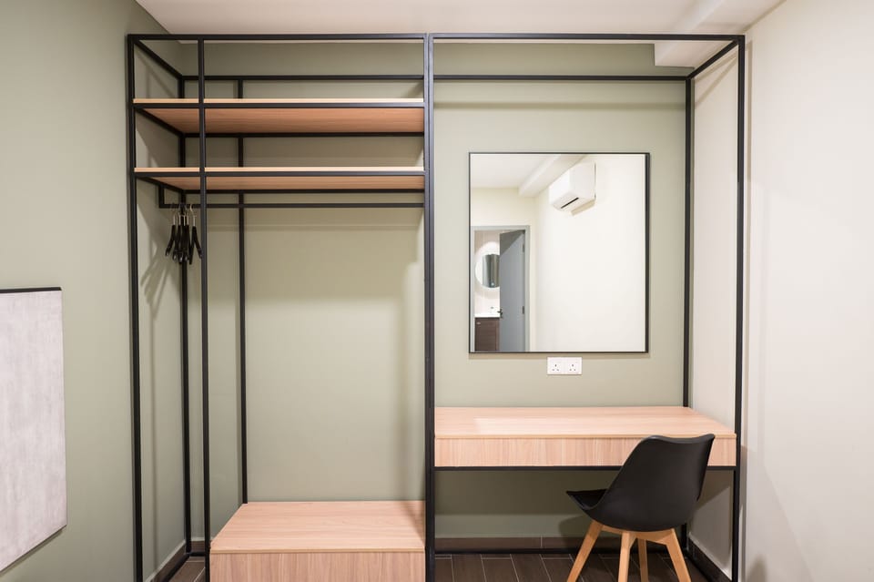 In-room safe, individually furnished, desk, laptop workspace