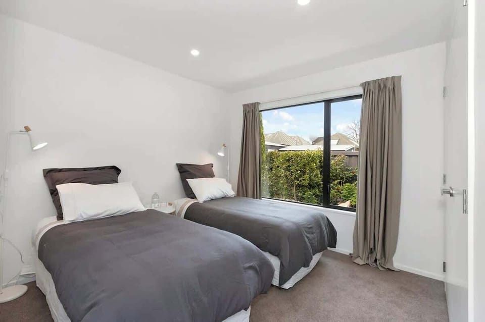 Second bedroom with two single beds