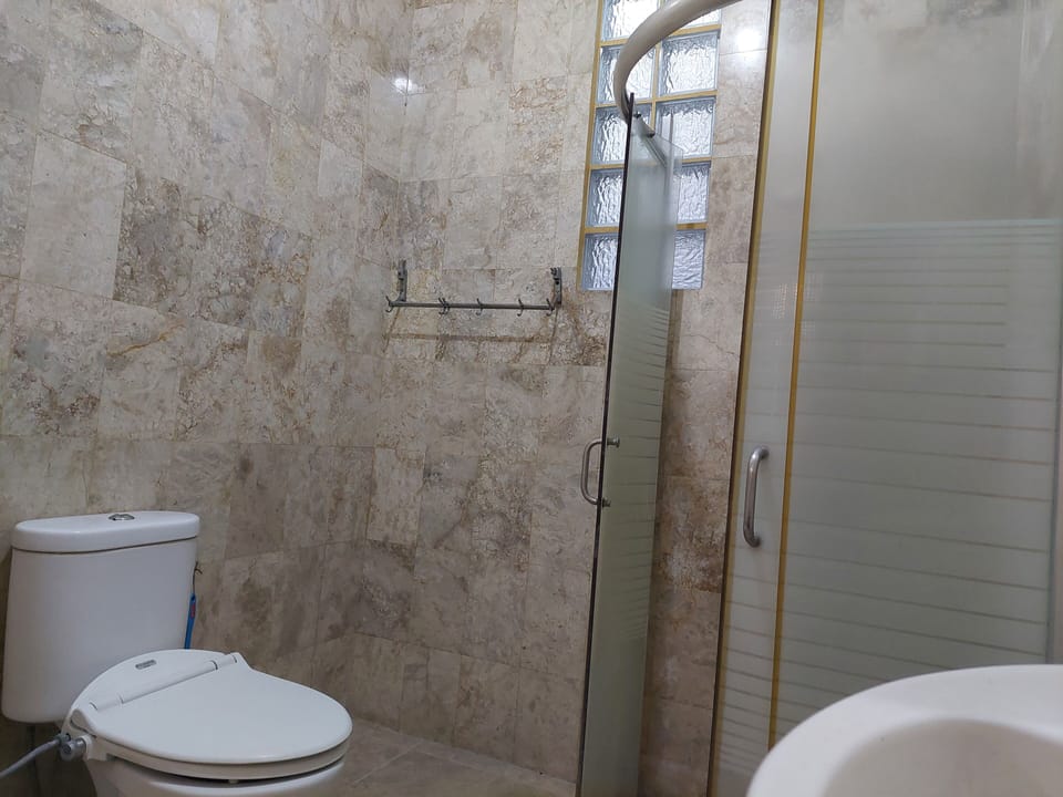 Shower, rainfall showerhead, hair dryer, towels