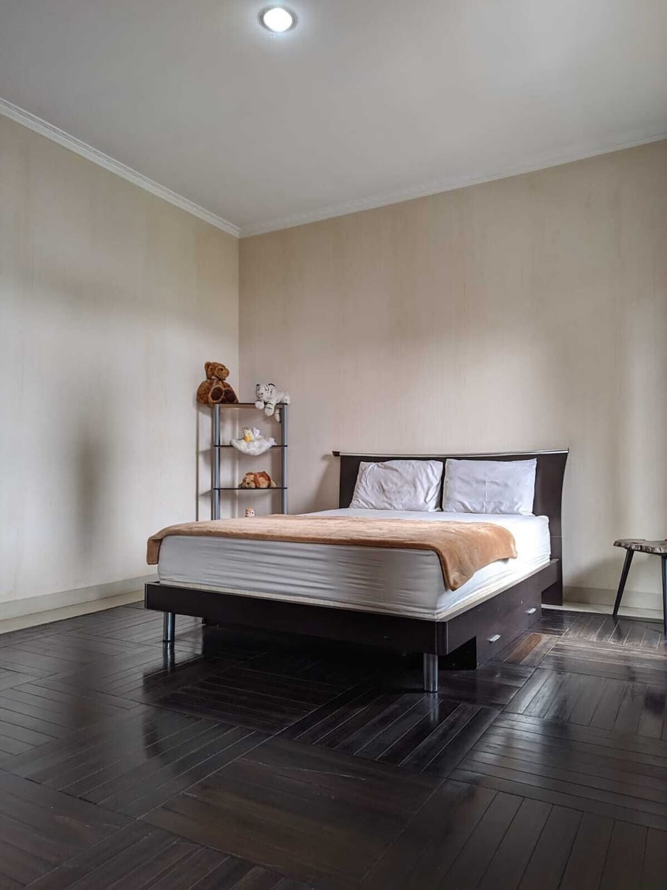 Standard Double Room | In-room safe, desk, iron/ironing board, bed sheets