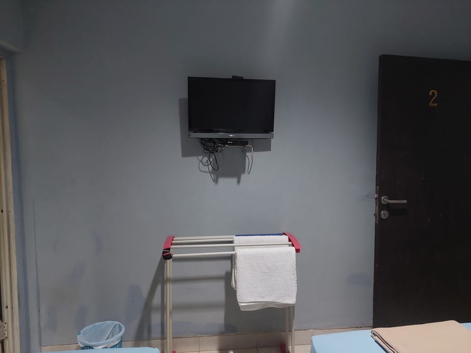 Standard Twin Room | Desk, free WiFi, bed sheets