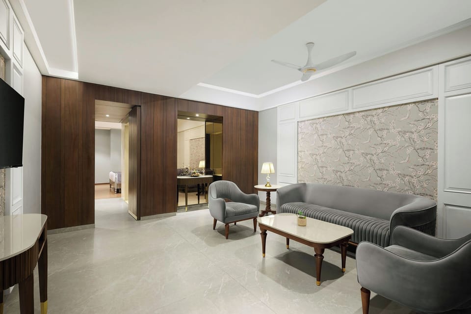 Classic Suite, 1 King Bed (View) | Living room