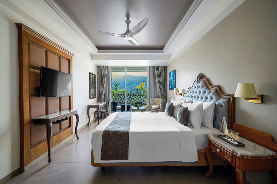 Classic Room, 1 King Bed, Mountain View | In-room safe, desk, laptop workspace, iron/ironing board (on request)