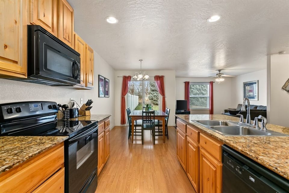 Home 1: Kitchen, Dining and Living
