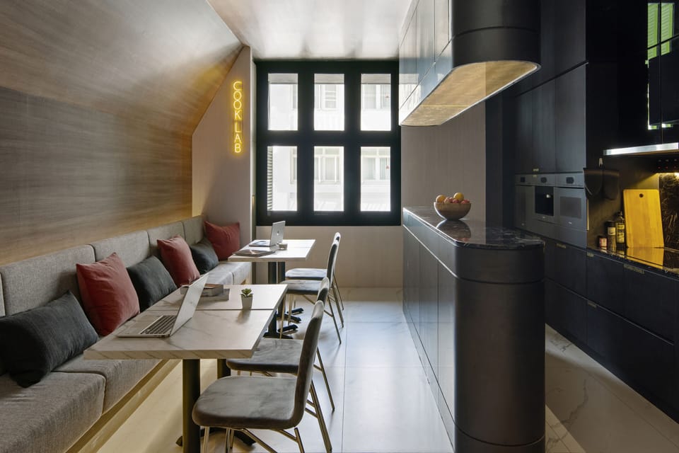 Double, Window, SHORT OVERNIGHT, 12 hours: 8PM-8AM | Shared kitchen