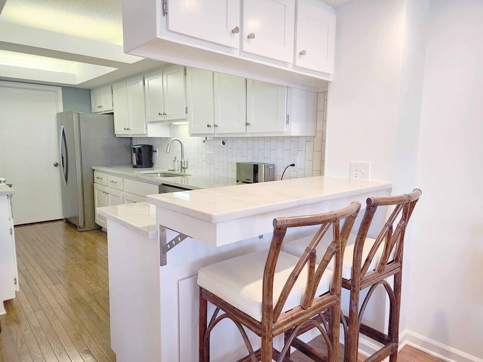 Breakfast Bar & Kitchen