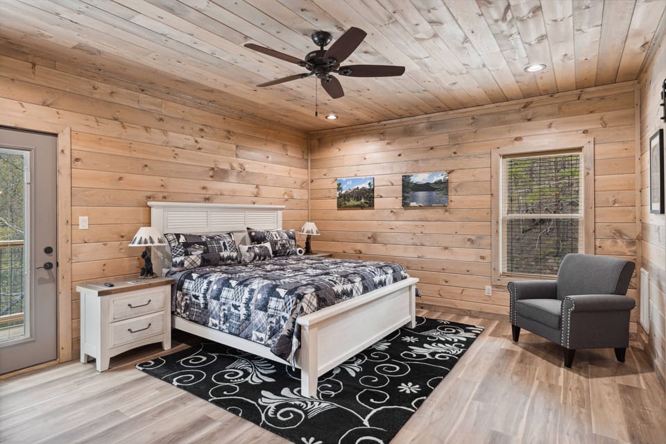 Upper Level Master King Bedroom