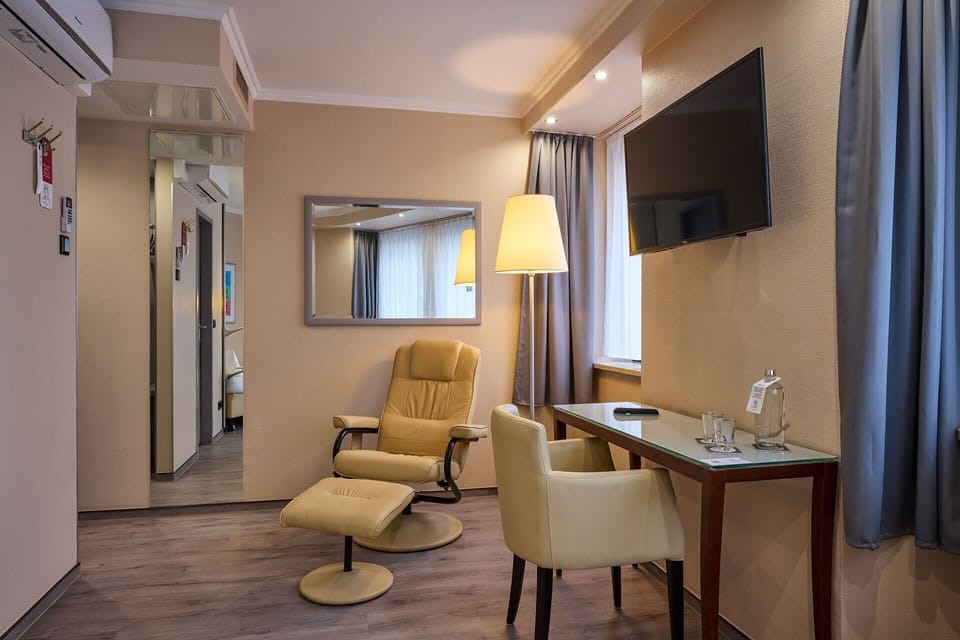 Comfort Single Room, 1 Bedroom | Hypo-allergenic bedding, in-room safe, desk, soundproofing