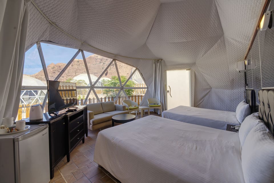 Minibar, WiFi (free), bed sheets