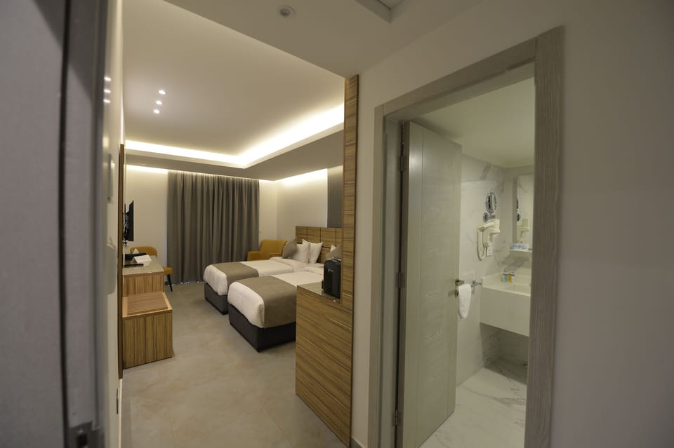 Deluxe Double Room | Egyptian cotton sheets, premium bedding, Select Comfort beds, desk