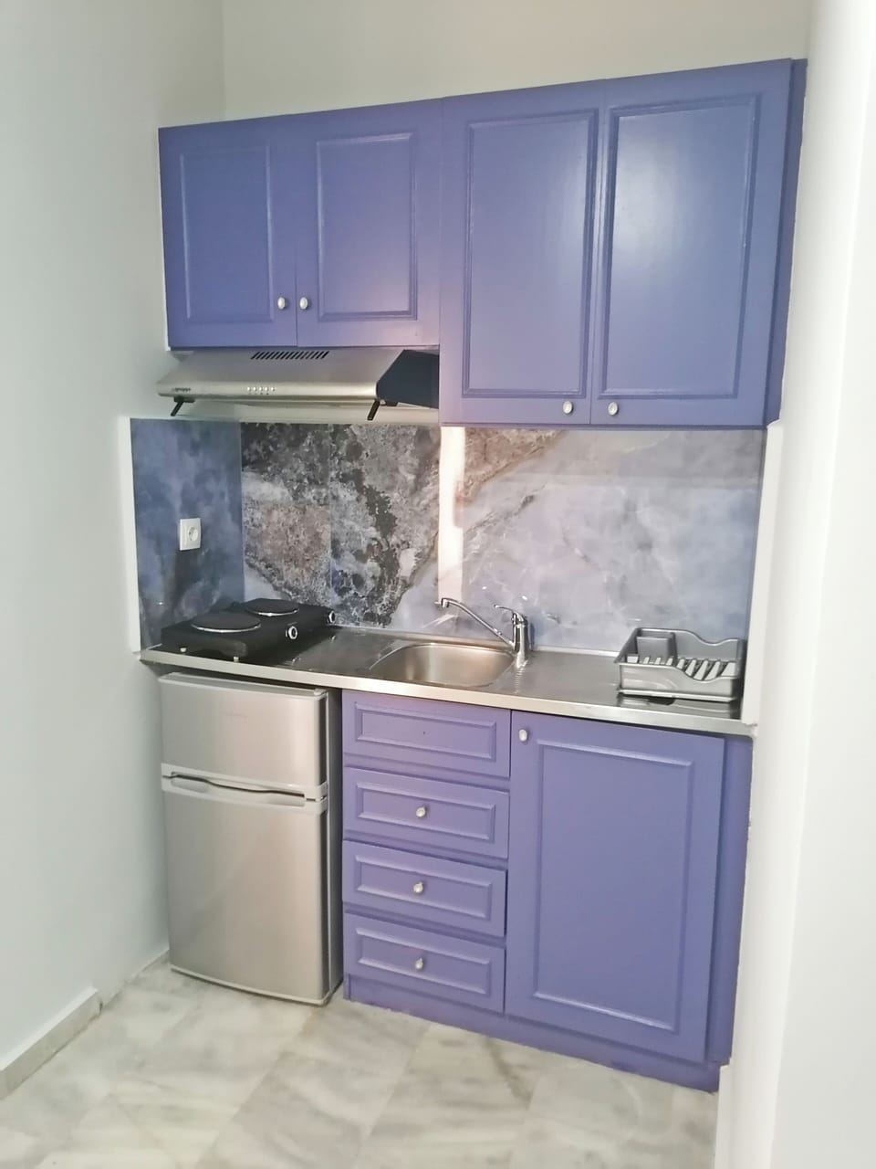 Studio | Private kitchen | Stovetop, electric kettle, cookware/dishes/utensils
