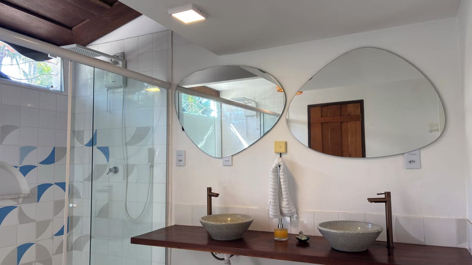 Comfort Double Room, 1 Queen Bed | Bathroom | Shower, rainfall showerhead, free toiletries, hair dryer