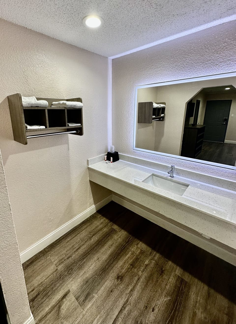 Standard Single Room | Bathroom | Towels, soap, shampoo, toilet paper