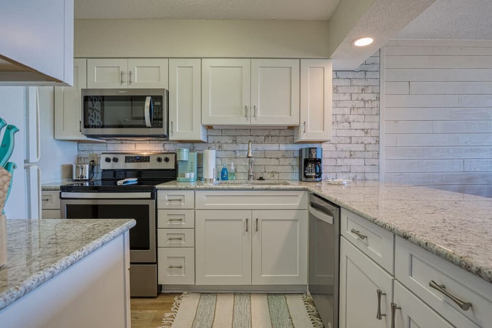 Fully equipped kitchen to prepare your meals or grab a snack