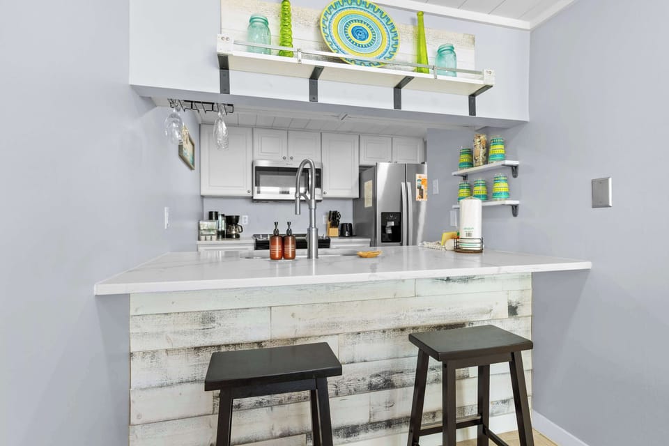 Condo, 1 King Bed with Sofa bed, Kitchen, Ocean View (Beachfront Days) | Private kitchen | Coffee/tea maker, dining table