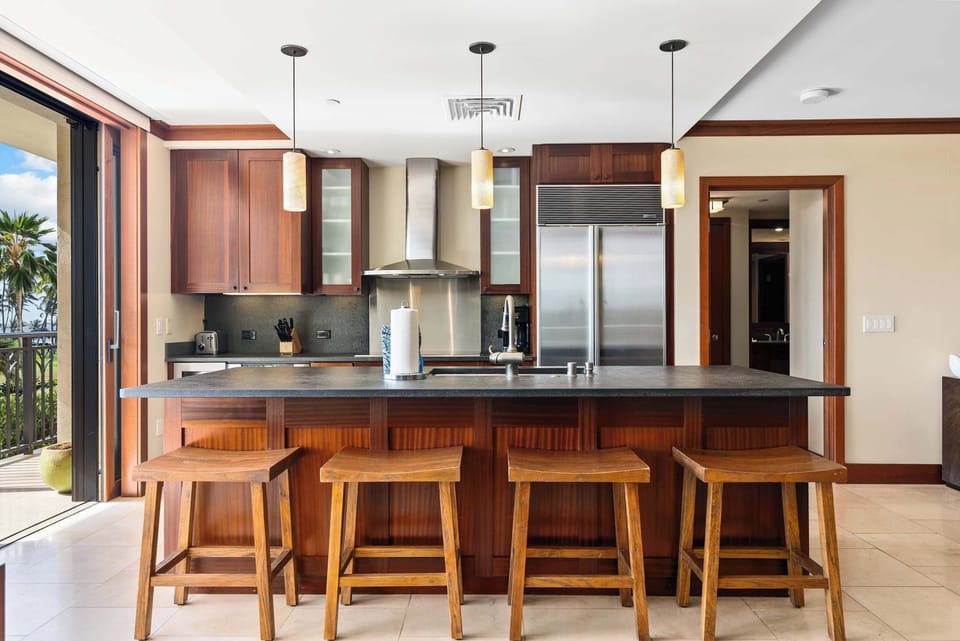 Condo, Multiple Beds, Balcony, Partial Ocean View (Hale Kauwela) | Private kitchen | Coffee/tea maker, fridge, microwave, oven