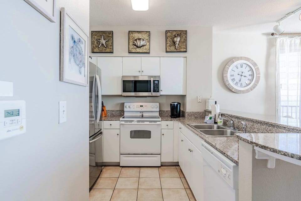 Condo, Multiple Beds, Balcony, Ocean View (Sunset Shores) | Private kitchen | Fridge, microwave, oven, stovetop