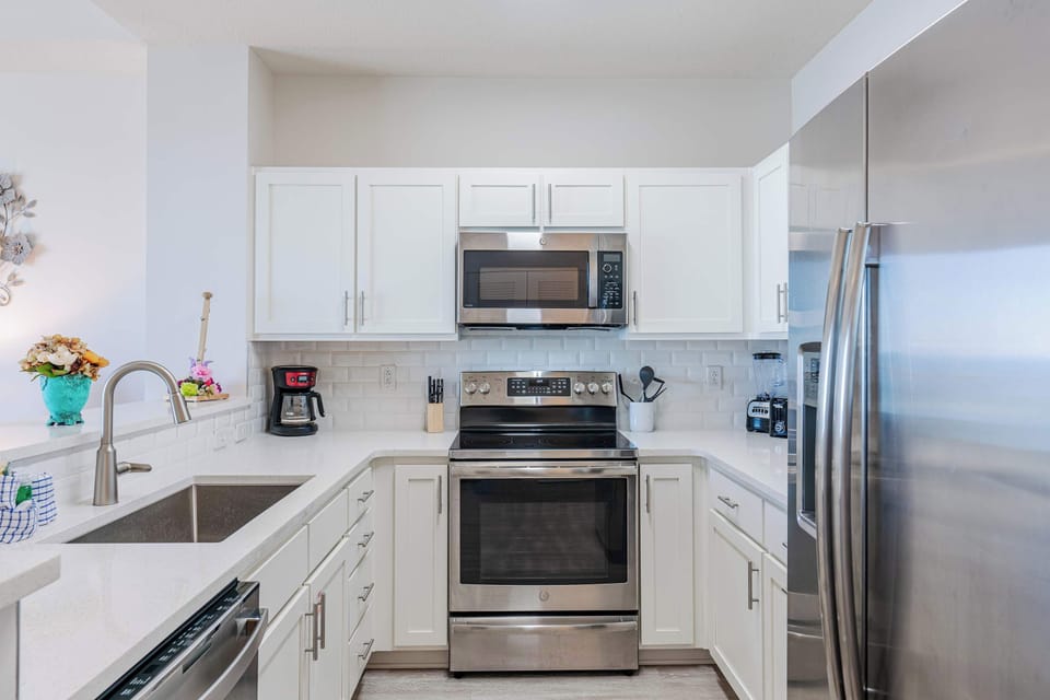 Condo, Multiple Beds, Balcony, Ocean View (Sandy Feet Retreat) | Private kitchen | Fridge, microwave, oven, stovetop