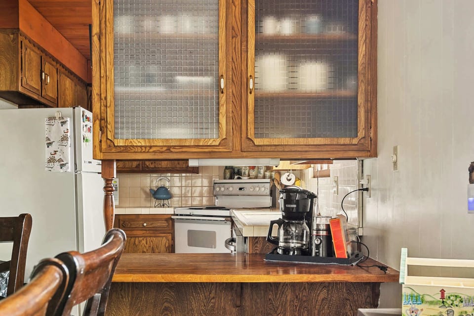Cabin, Multiple Beds, Patio, Mountain View (Happy Bear Cabin) | Private kitchen | Fridge, microwave, oven, stovetop