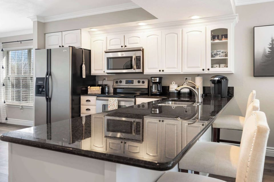 Condo, Multiple Beds, Balcony (Lakeview Enchantment) | Private kitchen | Coffee/tea maker