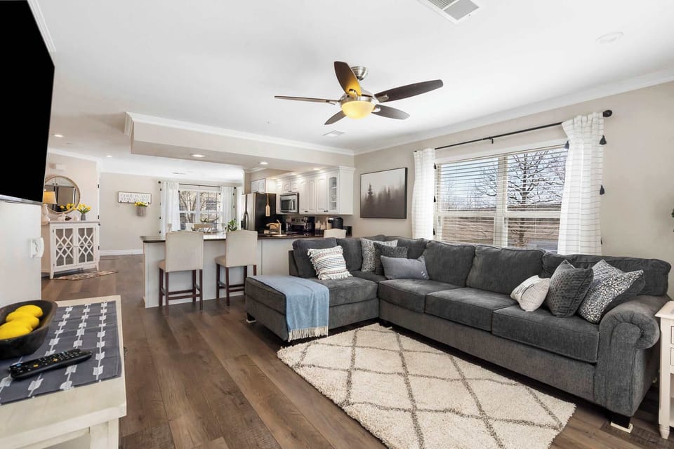 Condo, Multiple Beds, Balcony (Lakeview Enchantment) | Living area | 42-inch flat-screen TV with digital channels
