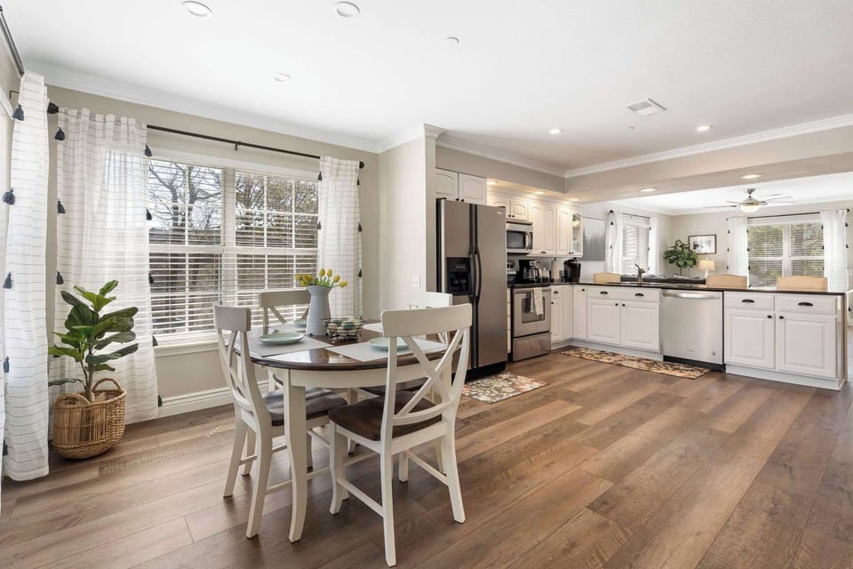 Condo, Multiple Beds, Balcony (Lakeview Enchantment) | Private kitchen | Coffee/tea maker