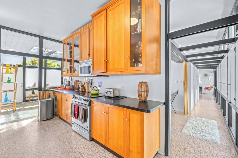House, Multiple Beds, Fireplace, Garden View (Mid Century Modern Experience) | Private kitchen | Fridge, microwave, oven, stovetop