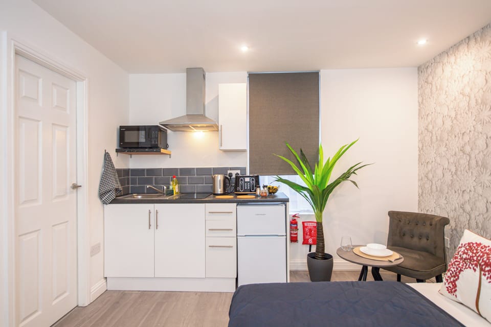Comfort Studio, 1 Double Bed C | Private kitchen | Fridge, microwave, electric kettle, toaster