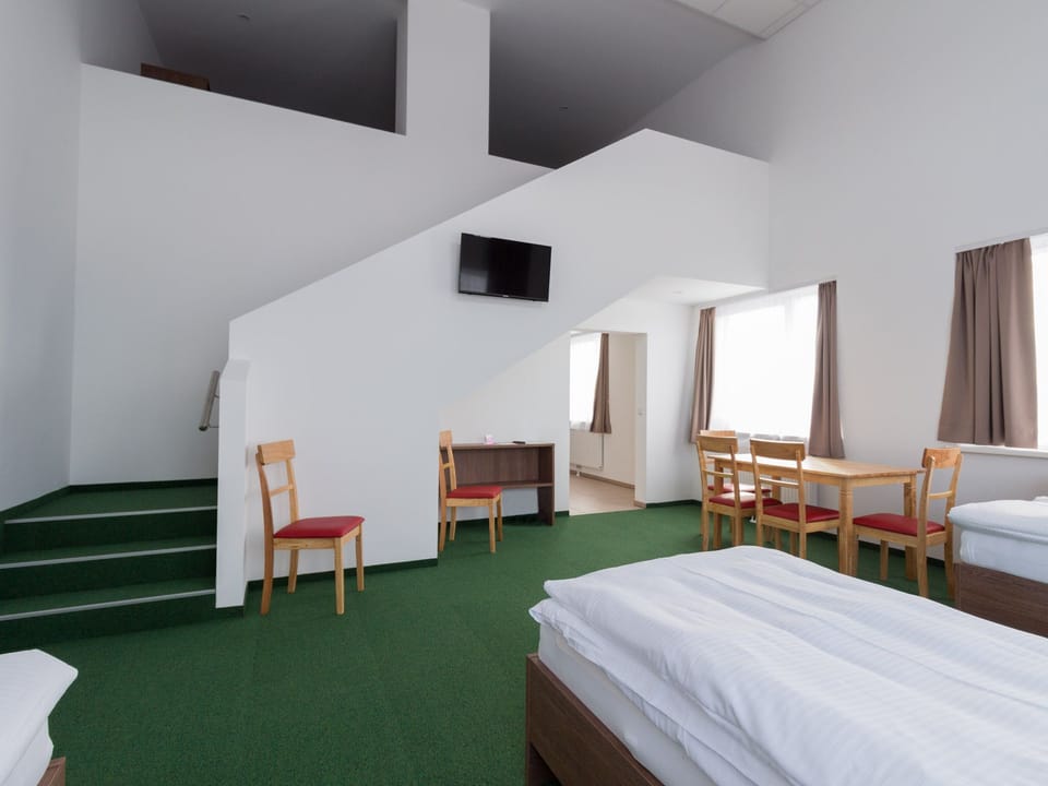Basic Quadruple Room | Hypo-allergenic bedding, soundproofing, free WiFi