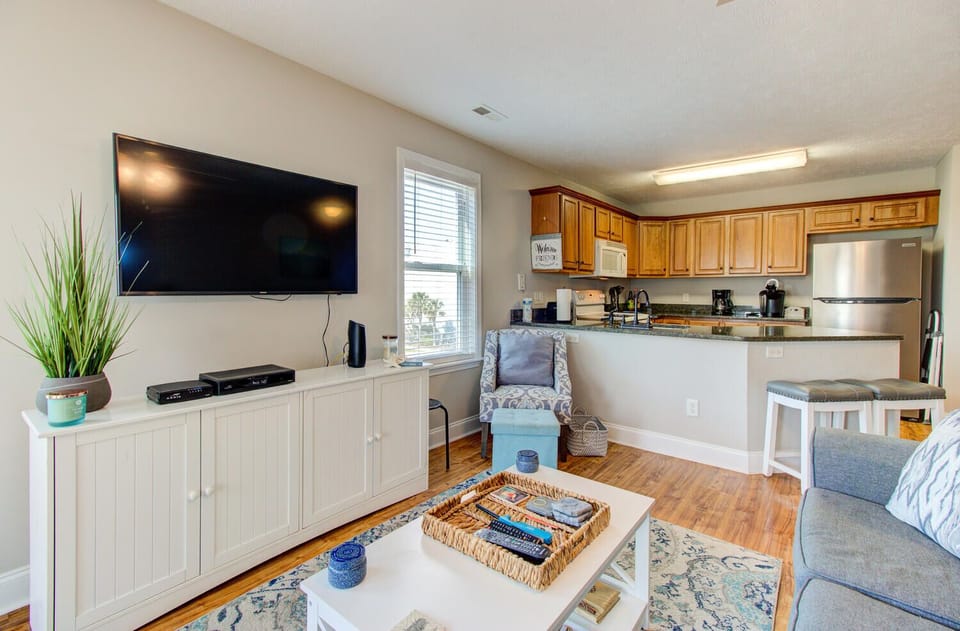 Sea Drift 200 Breezy-Living Room