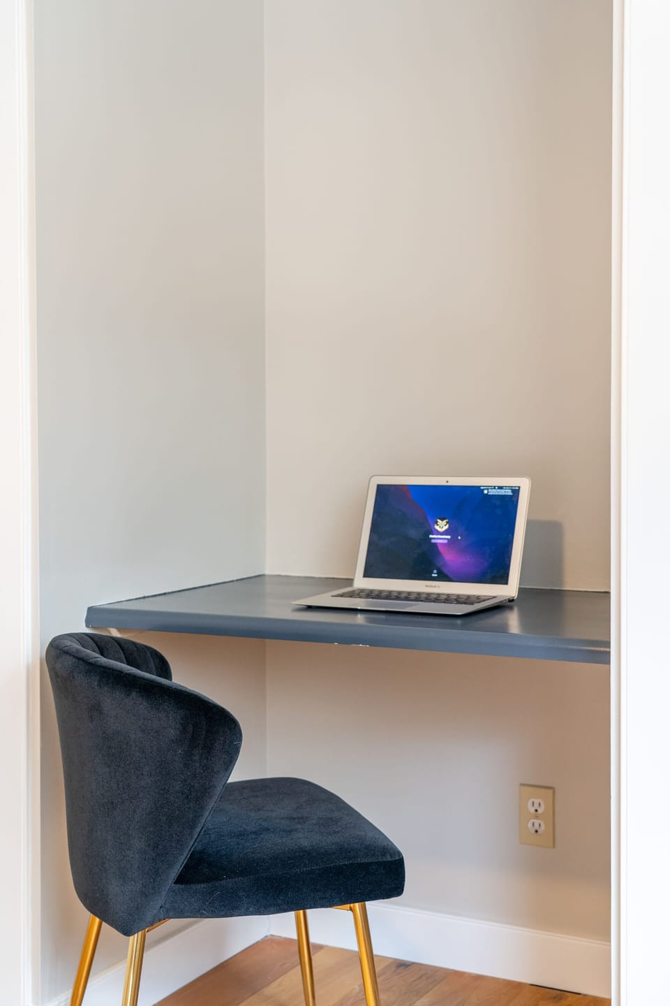 Working Station