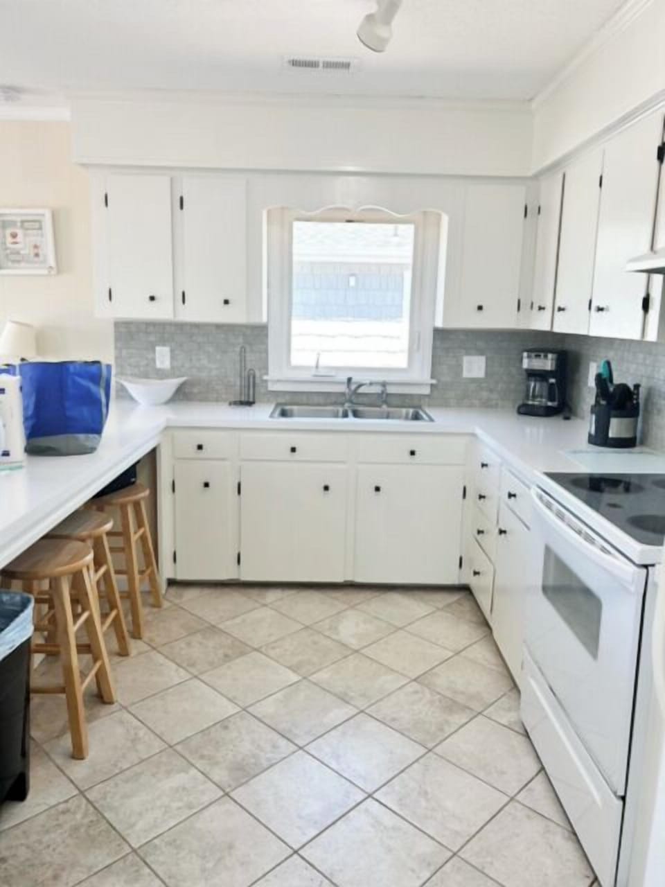 Kitchen 2 - Cozy and full equipped kitchen.