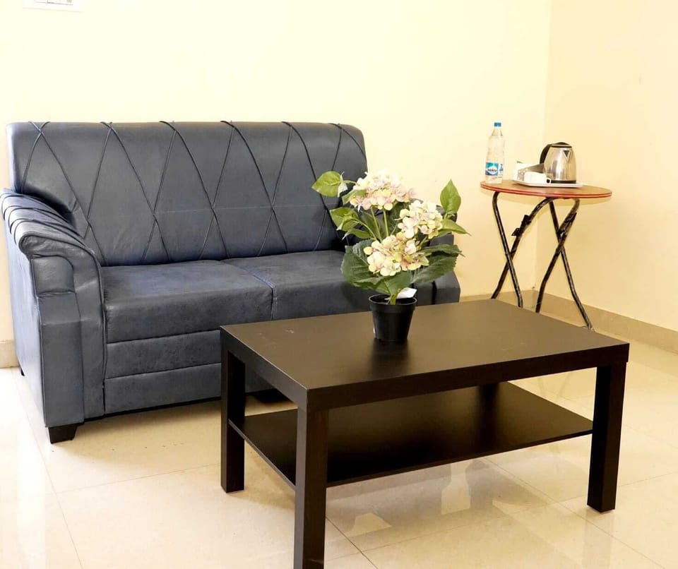 Memory foam beds, in-room safe, individually furnished, desk