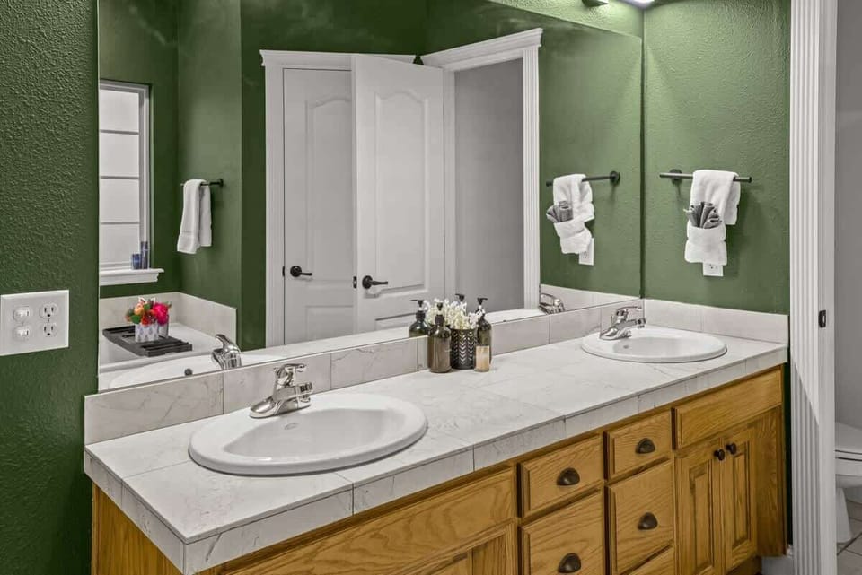 Spotless bathrooms with tub/shower combos, plush towels & essential toiletries—everything you need for a comfortable stay.