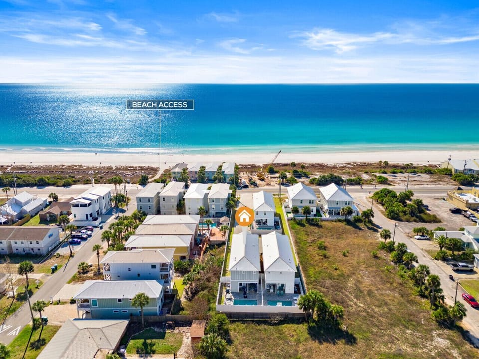 Quick walk to Beach Access!