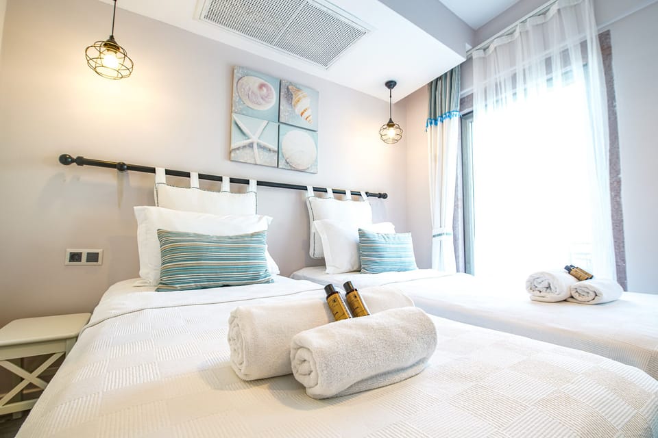 Deluxe Twin Room, Balcony | Bed sheets