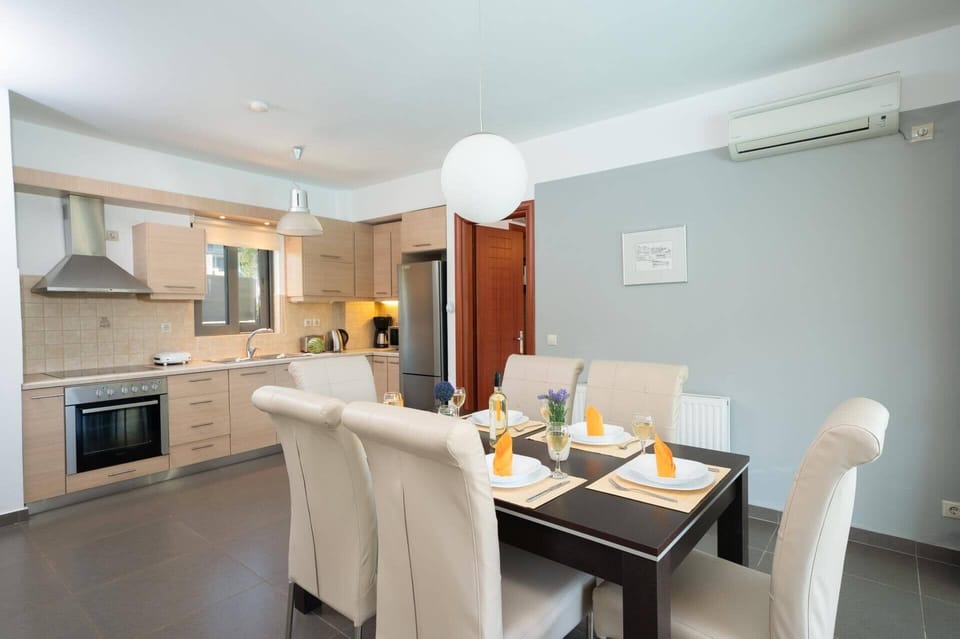 Villa Roses image