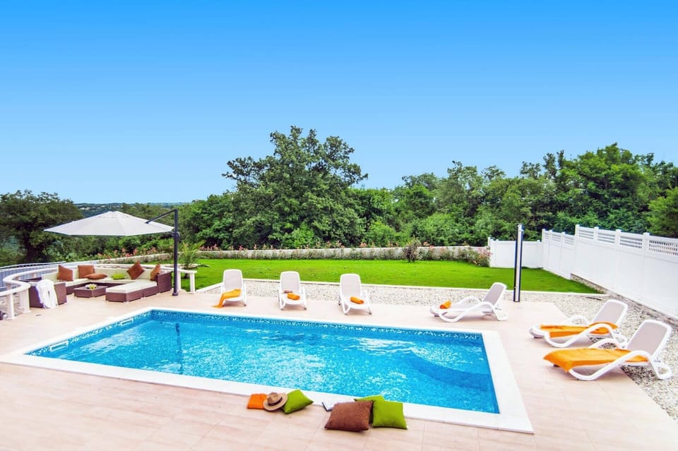 Villa Vivian image