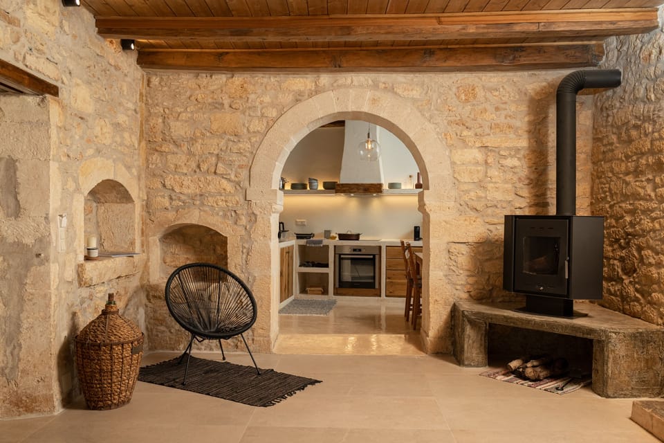 Traditional Villa | Living area | 40-inch Smart TV with digital channels, TV, fireplace