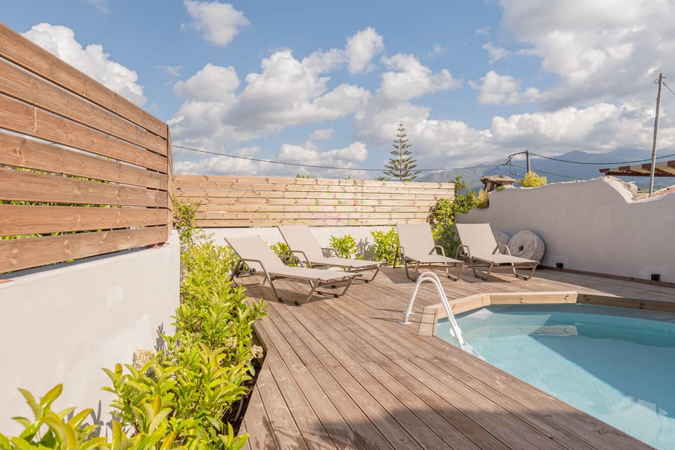 Seasonal outdoor pool, pool umbrellas, sun loungers