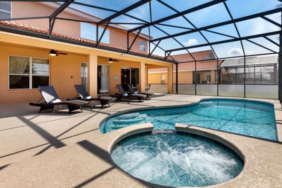 Spacious Pool deck and spa