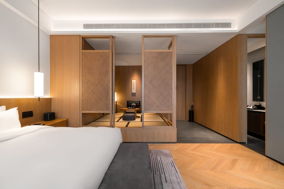 Yinya-Standard King | Minibar, in-room safe, desk, laptop workspace
