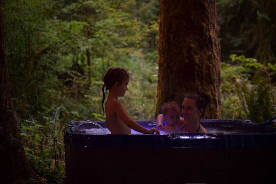 Outdoor spa tub