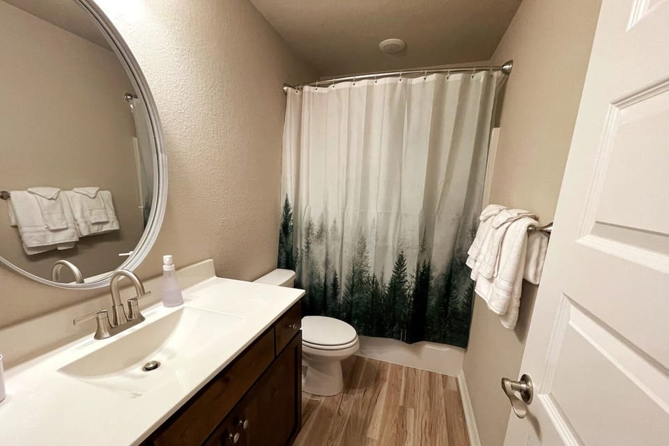 Full Bathroom | Shower/Tub Combo  | Free Shampoo | Free Conditioner | Free Soap