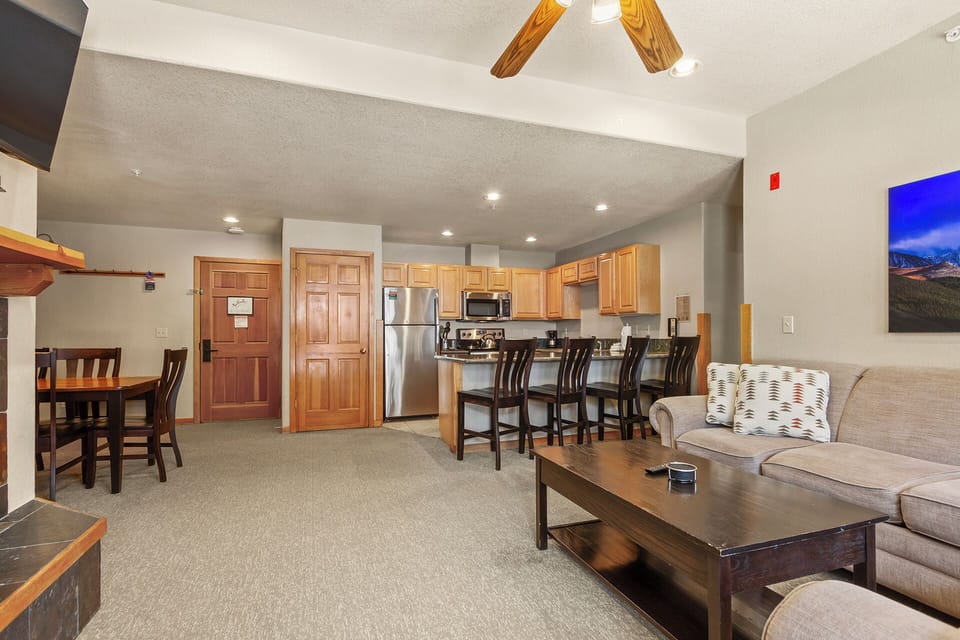 Spacious Living room/Dining Area