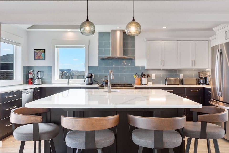 Whip up some fresh, local seafood in the Gourmet Kitchen with a commercial oven/range, sparkling quartz countertops, and plenty of prep space, including a prep sink and an ice maker.