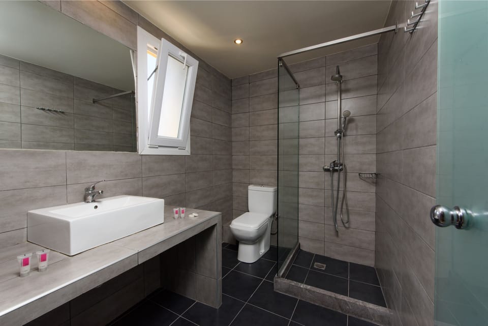Maisonette  (Pool or Sea View) | Bathroom | Shower, hair dryer, towels