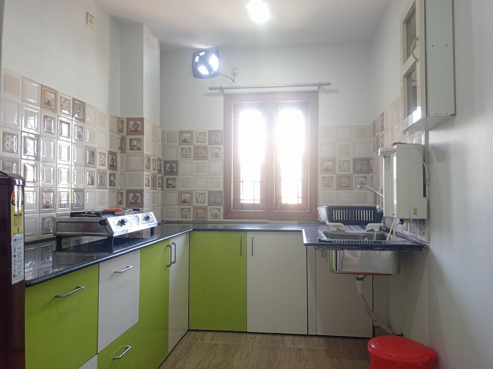 Standard Triple Room | Private kitchen | Coffee/tea maker, electric kettle
